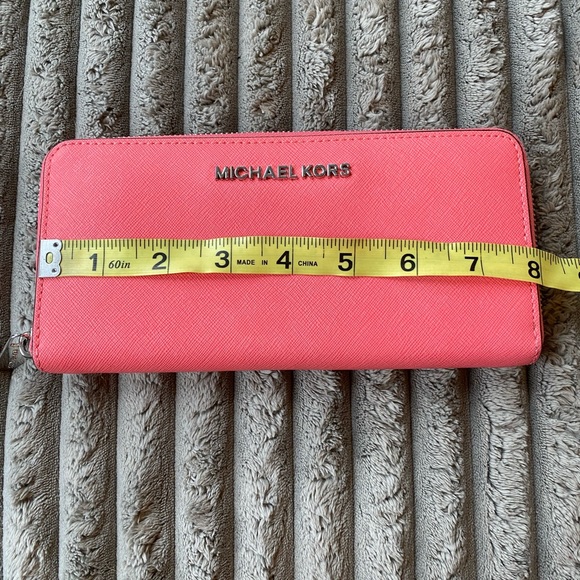 Michael Kors wallet - Picture 7 of 8